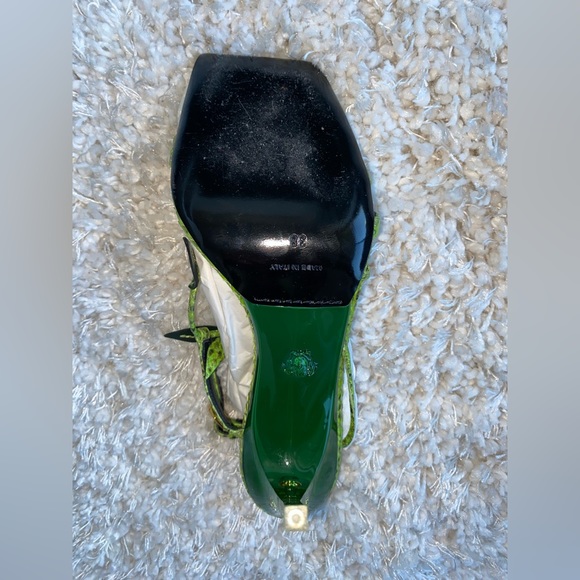 Sandales en cuir gaufré. Green Leaf Python Versace. - Picture 8 of 9